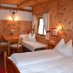 Holdhof Lantgård *